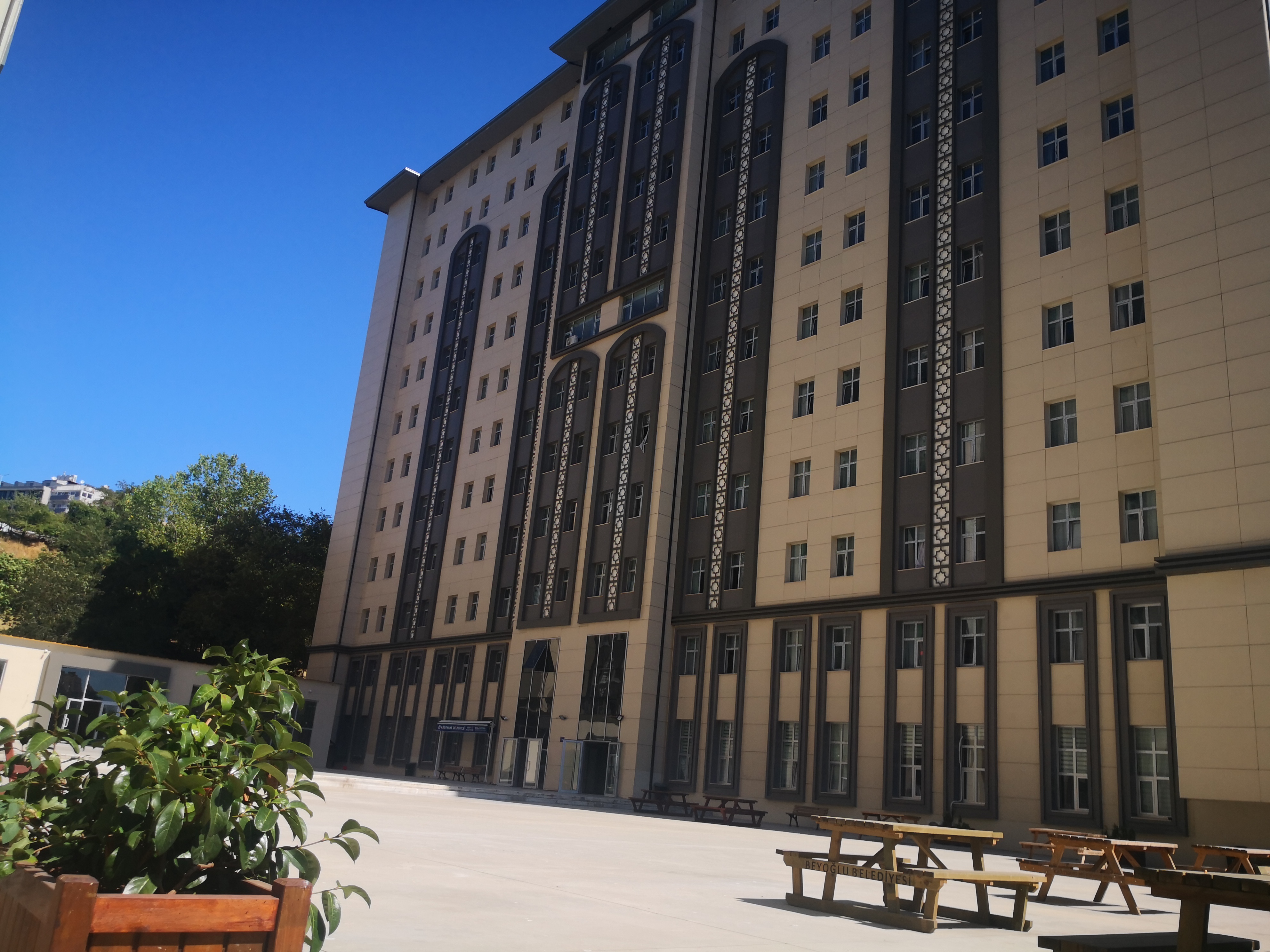 İSTANBUL BEŞİKTAŞ 2000 KİŞİLİK ÖĞRENCİ YURDU